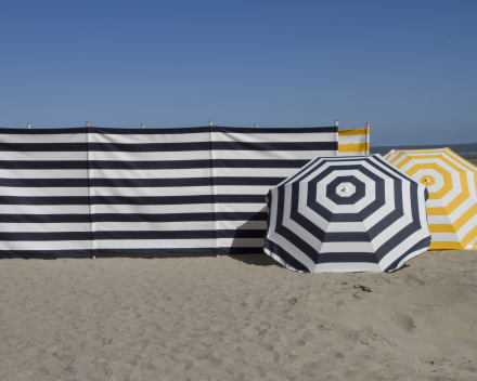 strandparasol met bijpassend windscherm